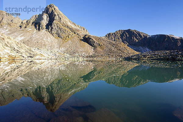 Spiegelung der Rinnenspitze am Rinnensee  Stubaier Alpen  Tirol  Österreich  Europa