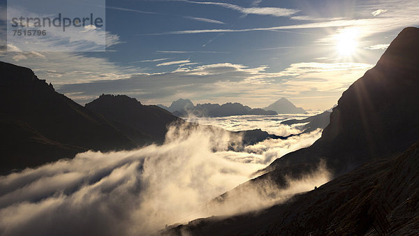 Sonnenaufgang bei der Marmolata  Nebel  Dolomiten  Italien  Europa