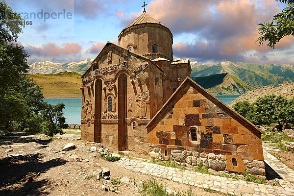 Armenisch-orthodoxe Kathedrale des Heiligen Kreuzes  10. Jahrhundert  auf der Insel Akdamar im Vansee  Türkei