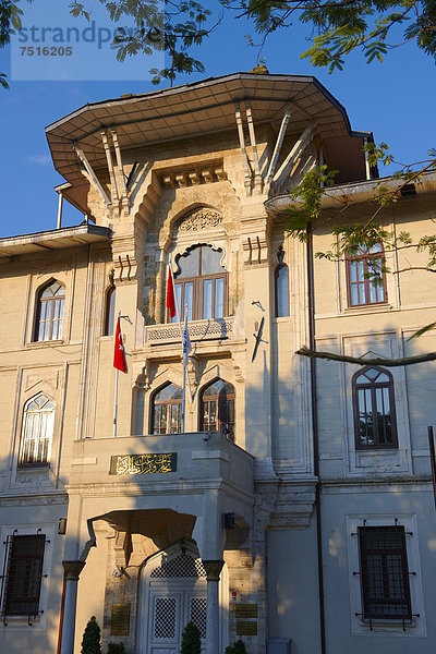 Eingangsportal der Marmara-Universität  osmanische Architektur  Sultanahmet Meydani  Sultan-Ahmet-Platz  Istanbul  Türkei