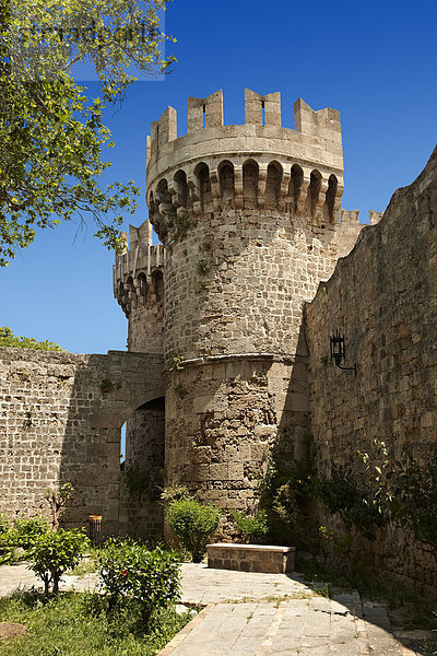 Befestigungsanlagen aus dem 14. Jahrhundert  mittelalterlicher Palast des Großmeisters des Johanniterordens  UNESCO Welterbe  Rhodos  Griechenland  Europa