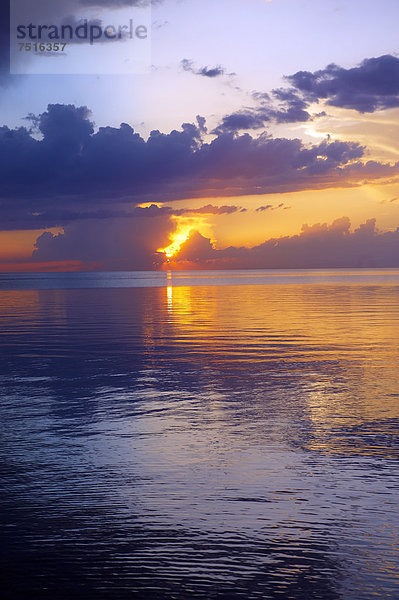 Sonnenuntergang über dem Vansee  Türkei