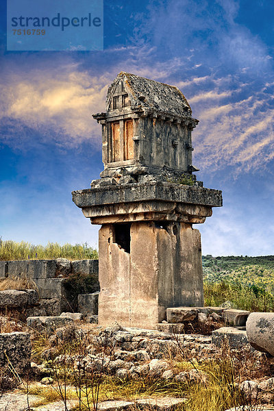 Lykischer Sarkophagpfeiler  Grabsäule aus Marmor  von 480-470 v. Chr.  Ausgrabungsstätte von Xanthos  UNESCO Weltkulturerbe  Türkei