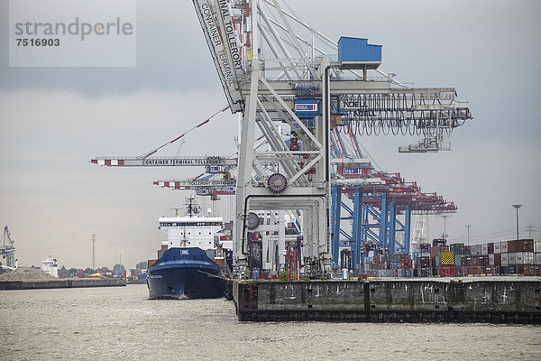 Schiff am Containerterminal Tollerort  Hamburg  Deutschland  Europa