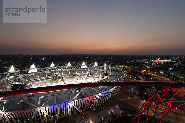 Olympia Stadion  Blick vom Orbit  Dämmerung  Olympia Park  London  England  Großbritannien  Europa