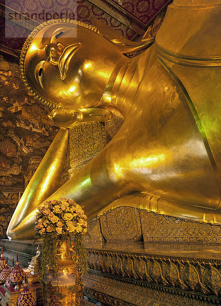 Kopf des liegenden Buddha im Wat Pho  Krung Thep  Bangkok  Thailand  Asien