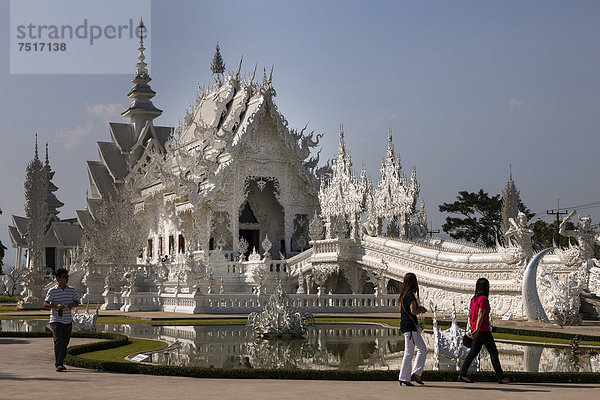 Weißer Tempel  Wat Rong Khun von Chalermchai Kositpipat  Chiang Rai  Nordthailand  Thailand  Asien
