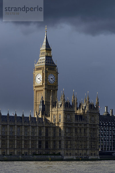 Big Ben Uhrturm  Palast von Westminster oder Houses of Parliament  UNESCO Weltkulturerbe  London  England  Großbritannien  Europa