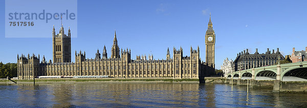 Fluss Themse mit dem Palast von Westminster oder Häuser des Parlaments und Big Ben  London  England  Großbritannien  Europa