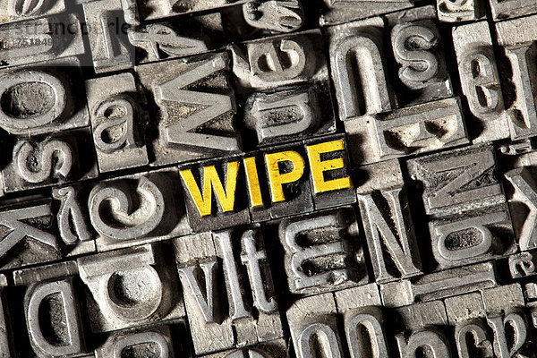 'Alte Bleilettern bilden das englische Wort ''WIPE'''