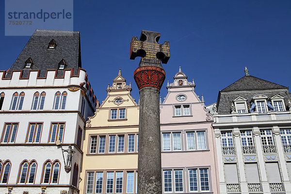 Mittelalter überqueren Europa Quadrat Quadrate quadratisch quadratisches quadratischer Kreuz Deutschland Hauptmarkt Rheinland-Pfalz Steipe Trier