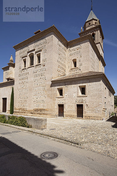 Kirche Iglesia de Santa Maria auf dem Gelände der Alhambra  UNESCO Welterbestätte  Granada  Andalusien  Spanien  Europa