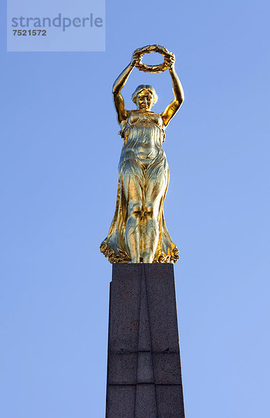 GÎlle Fra oder Goldene Frau  Monument du Souvenir  ein Mahnmal auf der Place de la Constitution  von Claus Cito  Luxemburg-Stadt  Europa  ÖffentlicherGrund