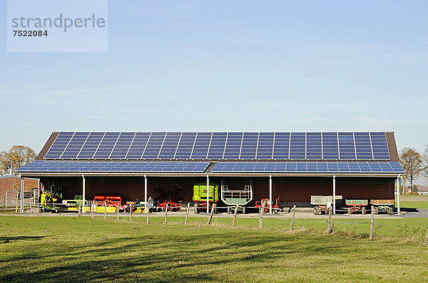 Photovoltaikanlage  Solarstromanlage  Bauernhof  Scheune  Werne  Nordrhein-Westfalen  Deutschland  Europa  ÖffentlicherGrund