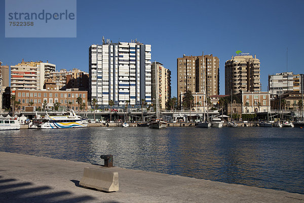 Hochhäuser am Hafen  Puerto  M·laga  Costa del Sol  Andalusien  Spanien  Europa  ÖffentlicherGrund