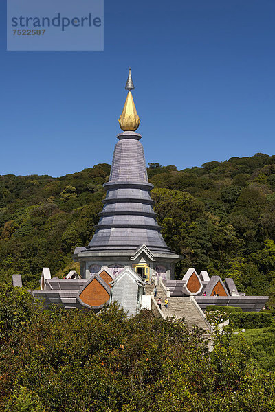 Tempelanlage Phra Mahathat Naphaphonphumisiri  Chedi der Königin  Doi Inthanon Nationalpark  Chiang Mai Provinz  Nordthailand  Thailand  Asien