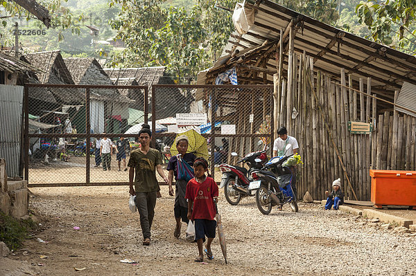 nahe Eingang camping frontal Asien Grenze Flüchtling thailändisch Thailand Volksstamm Stamm