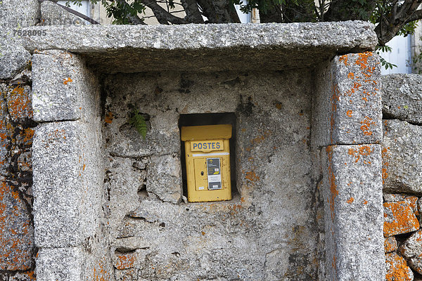 Briefkasten im Dorf l'Hopital  Mont LozËre  Le Pont-de-Montvert  Lozere  Languedoc-Roussillon  Frankreich  Europa