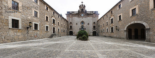Innenhof  Kloster Santuari de Lluc  Mallorca  Balearen  Spanien  Europa