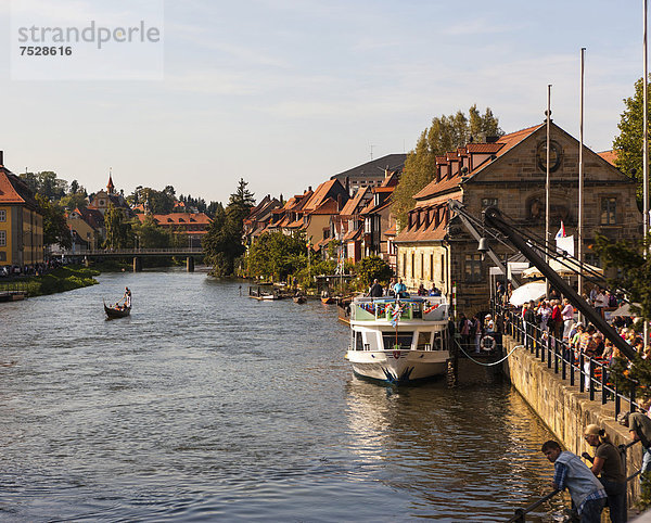 Europa klein Fluss Gondel Gondola Bamberg Bayern Franken Deutschland Oberfranken