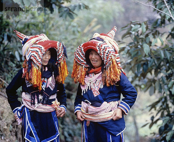Frauen in traditioneller Kleidung  Bergvolk  Minderheit  in China  Asien