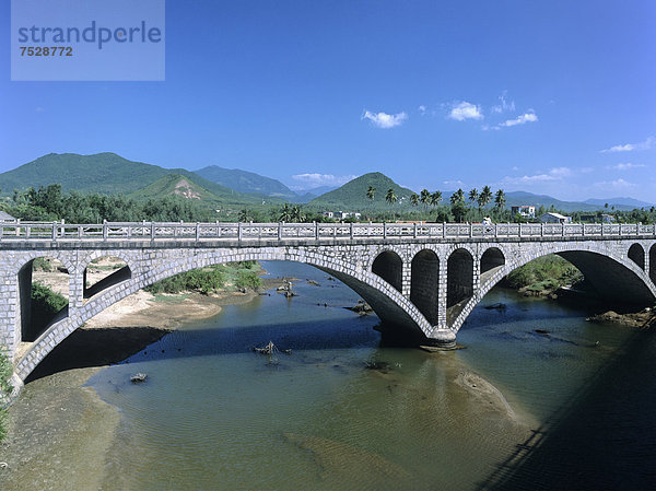 Brücke auf der Insel Hainan  China  Asien