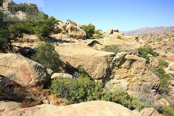 Klettern am Stoney Point  die Felsen sind mit weißen Chalkmarks markiert  wo die Route verläuft  Los Angeles  Kalifornien  USA