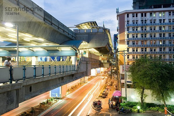 Ansicht von Bangkok mit Skytrain  Thailand