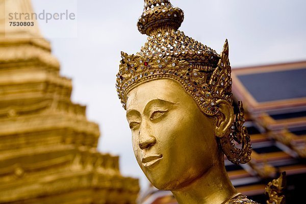 Kinnari-Figur  Wat Phra Kaeo  Großer Palast  Bangkok  Thailand