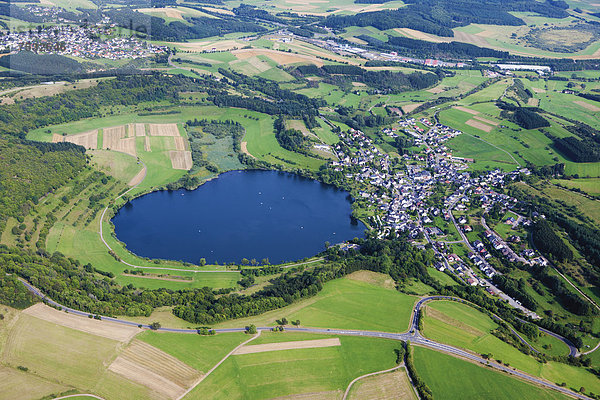 Luftaufnahme Gemündener Maar  Eifel  Rheinland-Pfalz  Deutschland  Europa