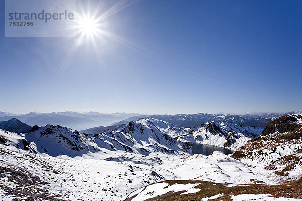 Aussicht beim Aufstieg auf die Wilde Kreuzspitze in den Pfunderer Bergen  unten der Wilde See  Südtirol  Italien  Europa