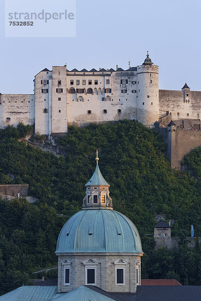Festung Hohensalzburg und Domkuppel  Blick von Kapuzinerberg  Salzburg  Österreich  Europa  ÖffentlicherGrund
