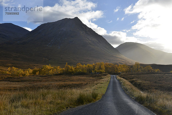 Herbst im Glen Etive Tal  schottische Highlands  Schottland  Großbritannien  Europa