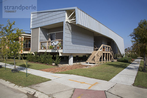 Vereinigte Staaten von Amerika USA Zukunft Wohnhaus Schutz grün Produktion Design bauen heben Fundament Gründung Flut Louisiana New Orleans rechts neues Zuhause