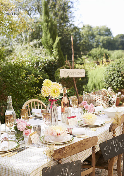 Tischset für Hochzeitsempfang im Freien