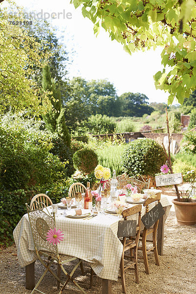 Tischset für Hochzeitsempfang im Freien