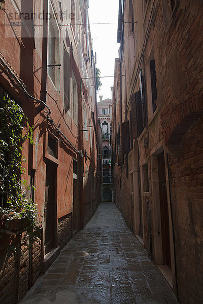 Gebäude in der städtischen Gasse