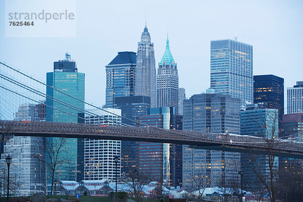 New York City Skyline und Brücke