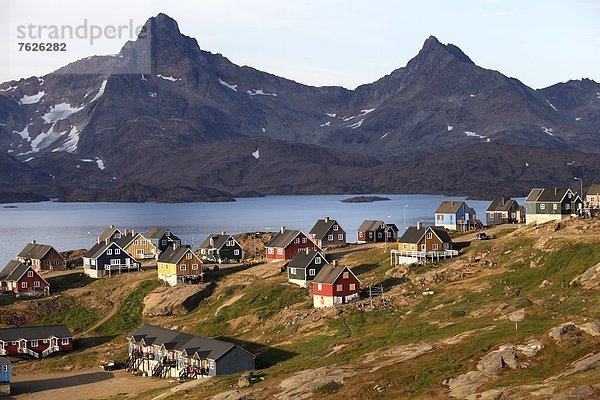 Berg Landschaft Stadt Hintergrund Ansicht Tasiilaq Grönland