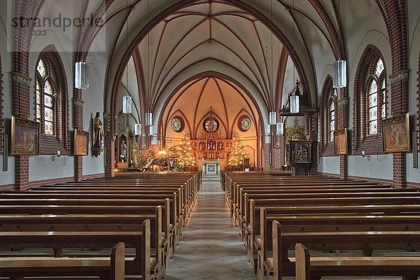 Innenaufnahme der Kirche St. Aloysius  Nortrup  Niedersachsen  Deutschland