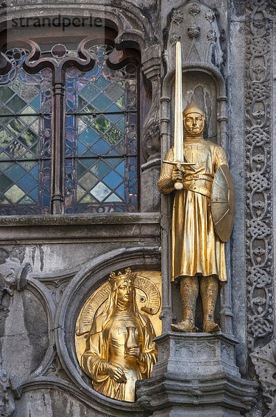 Ritterstatue an der Heiligblut-Basilika  Brügge  Belgien