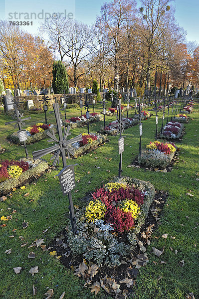 Gräber von Ordensschwestern auf dem Ostfriedhof  München  Bayern  Deutschland  Europa