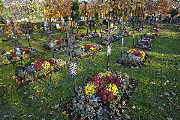 Gräber von Ordensschwestern auf dem Ostfriedhof  München  Bayern  Deutschland  Europa