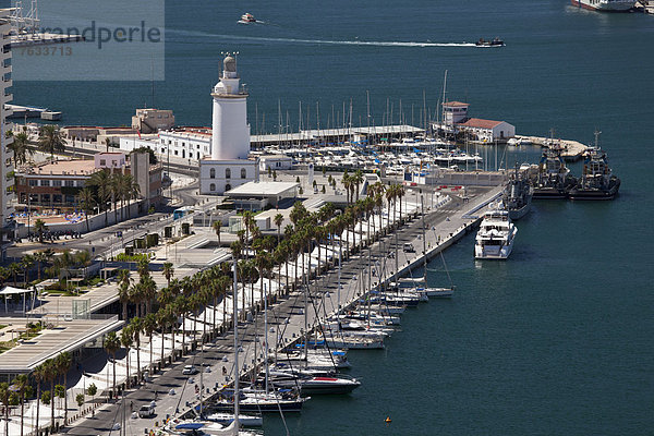 Ausblick von Monte de Gibralfaro auf den Hafen und Marina  M·laga  Andalusien  Spanien  Europa  ÖffentlicherGrund