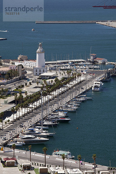 Ausblick von Monte de Gibralfaro auf den Hafen und Marina  M·laga  Andalusien  Spanien  Europa  ÖffentlicherGrund