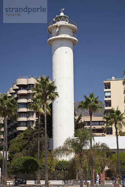 Leuchtturm an der Promenade  Marbella  Costa del Sol  Andalusien  Spanien  Europa  ÖffentlicherGrund