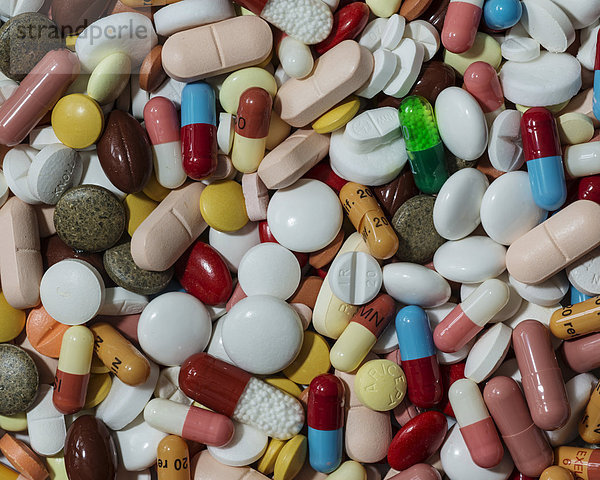Bunt gemischte Pillen  Kapseln  Tabletten  Dragees