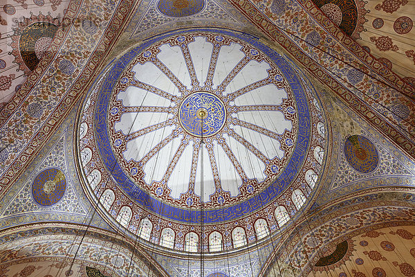 Hauptkuppel  Blaue Moschee  Sultan-Ahmed-Moschee oder Sultanahmet Camii