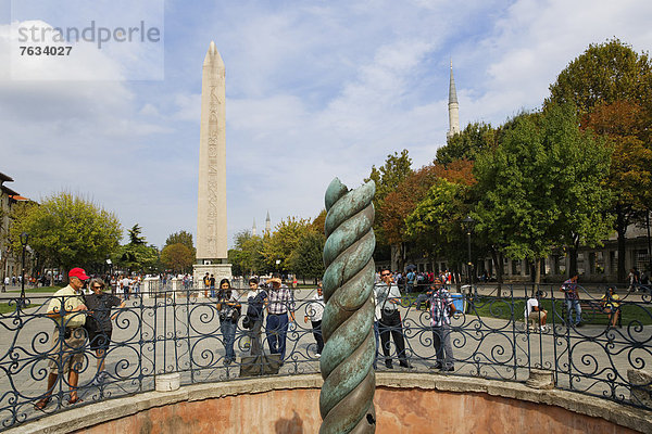 Schlangensäule  hinten der Obelisk von Thutmosis' III.  Hippodrom oder At Meydani Platz