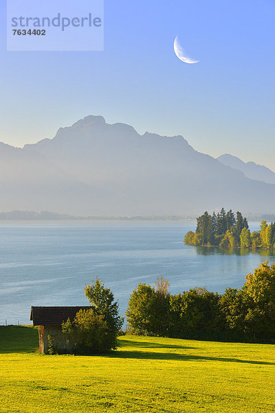 Forggensee bei Füssen  Tannheimer Berge  Mond  Composing  Ostallgäu  Allgäu  Bayern  Deutschland  Europa